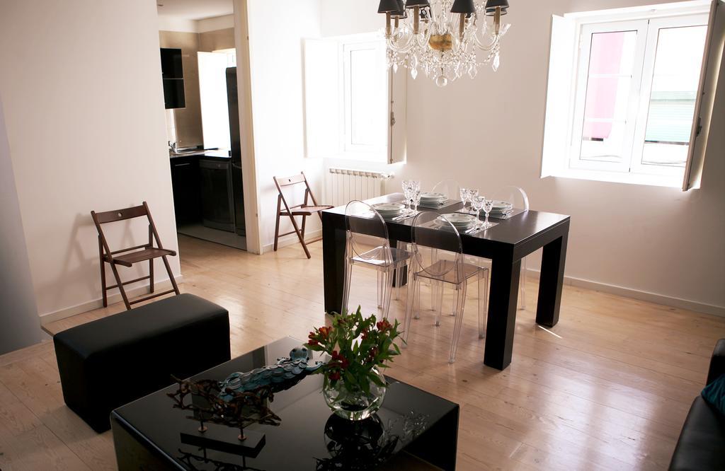 Triplex With Garage - Praca Das Flores Lisboa 客房 照片
