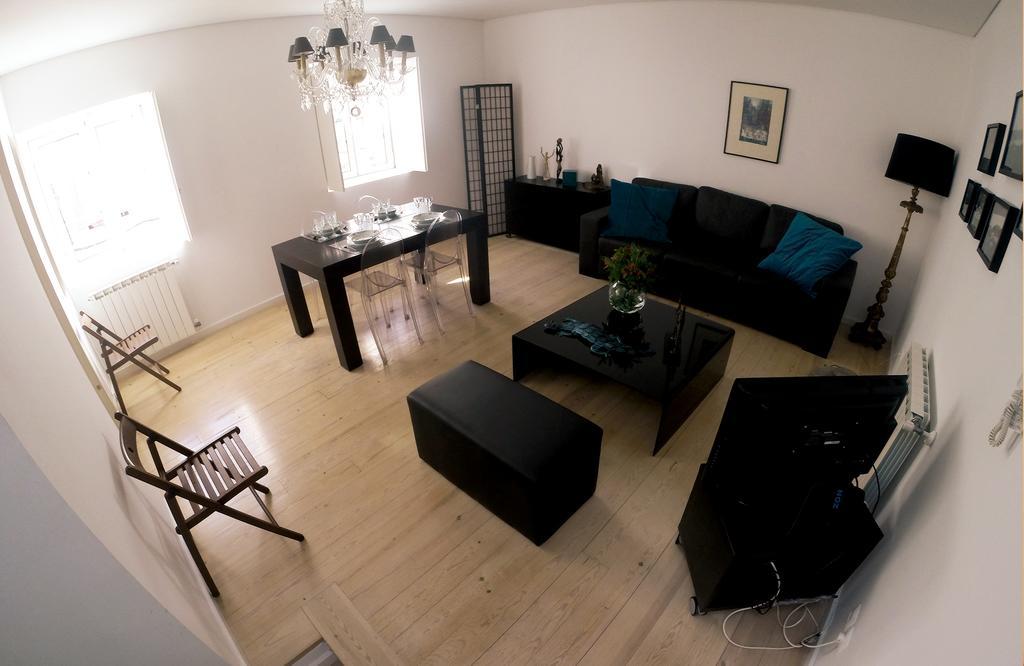 Triplex With Garage - Praca Das Flores Lisboa 客房 照片